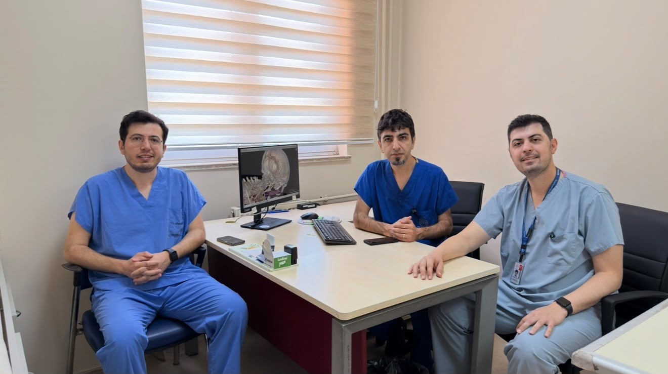 Hakkâri’de mikrocerrahi başarısı