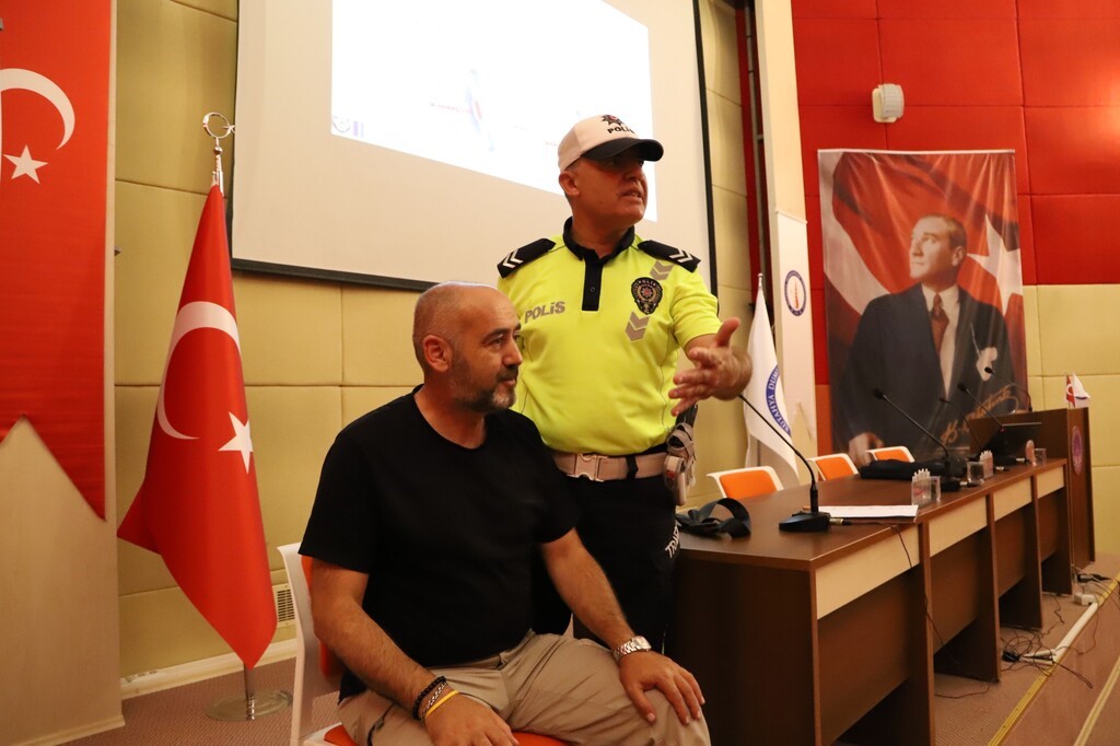 Kütahya’da makam şoförlerine trafik güvenliği eğitimi