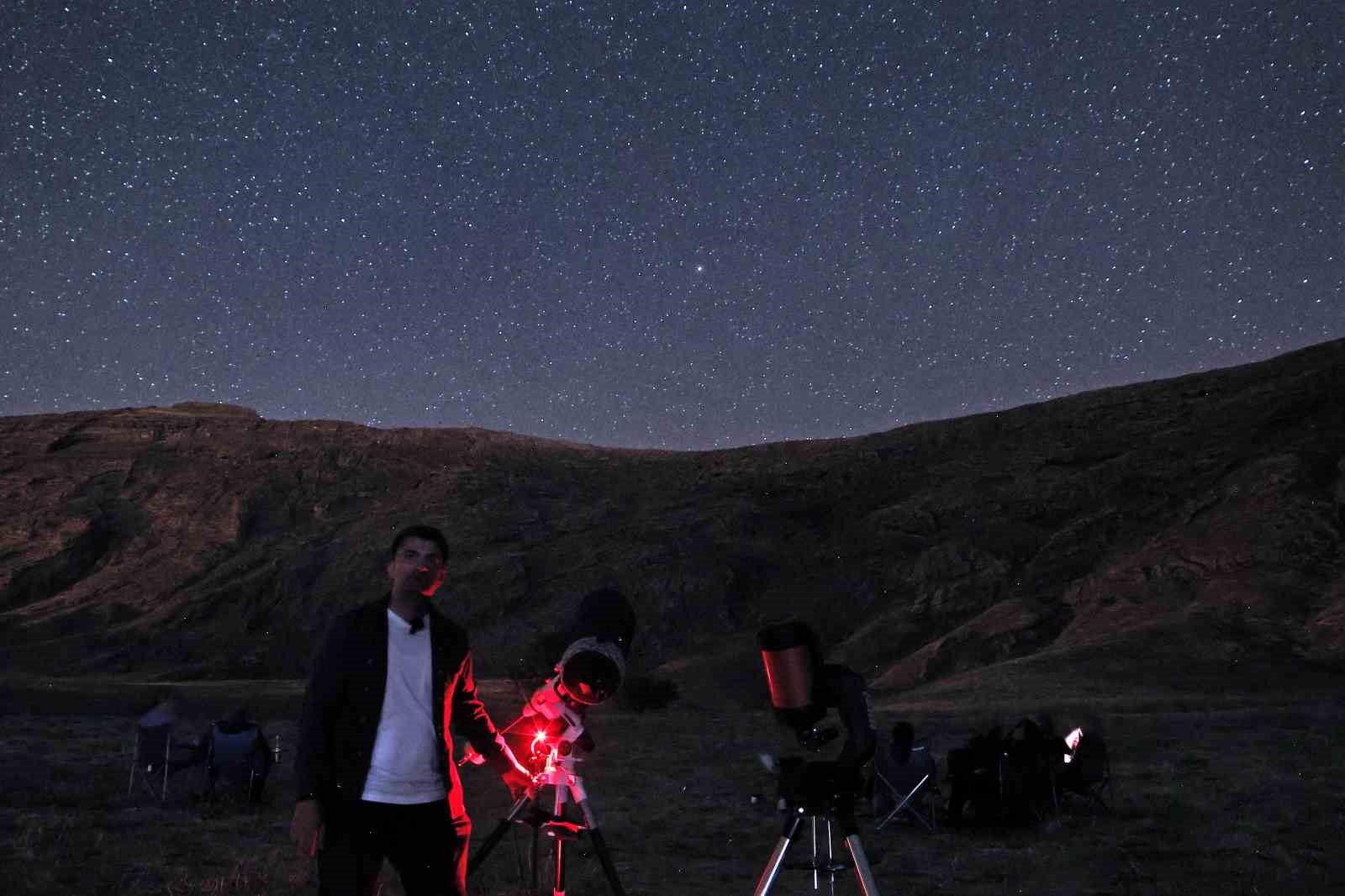 Bitlis&rsquo;te uzayseverler haftayı g&ouml;ky&uuml;z&uuml;n&uuml; izleyerek ge&ccedil;irdi