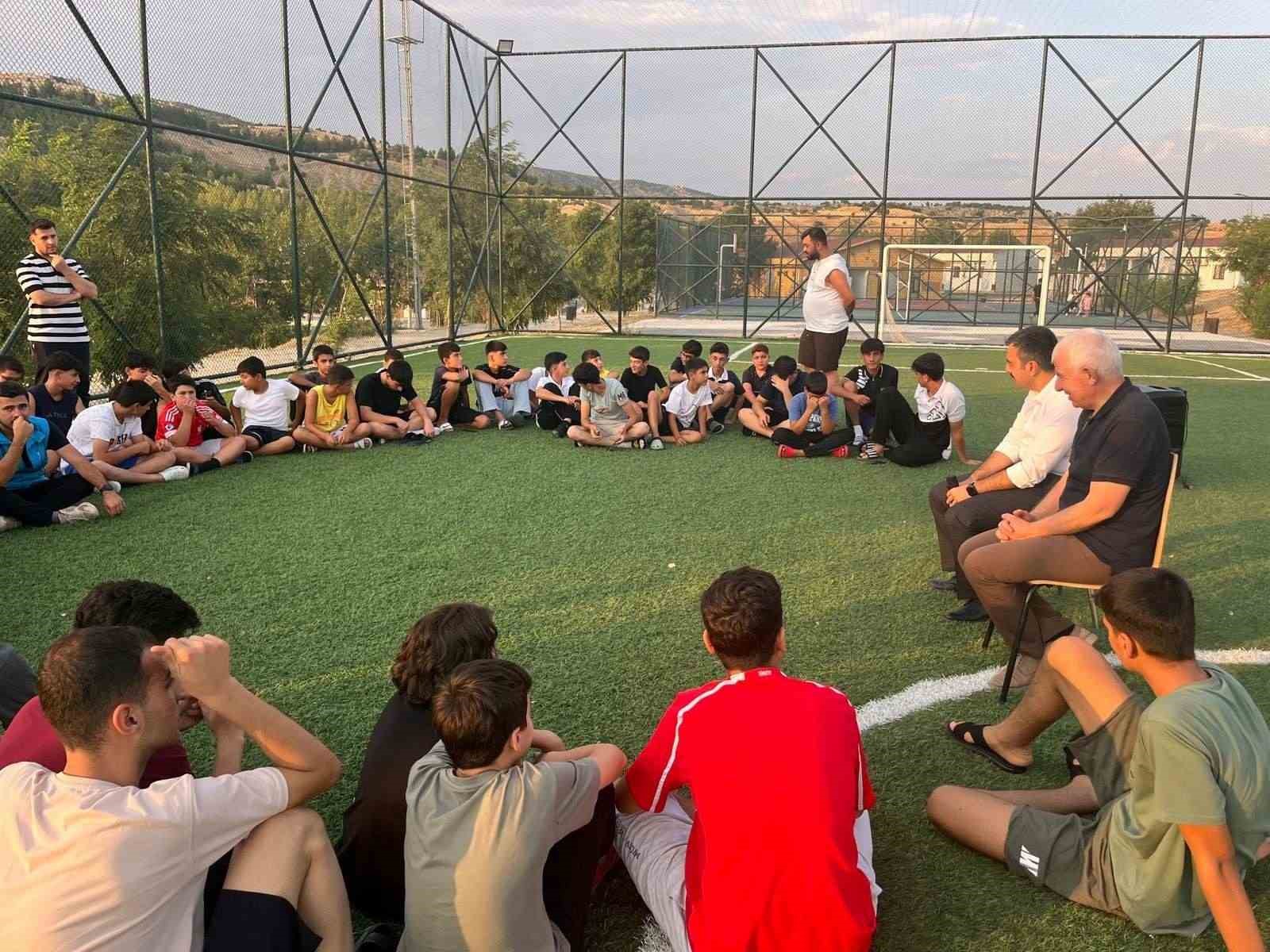 Dicle Kaymakamı Atış, gen&ccedil;lerle bir araya geldi