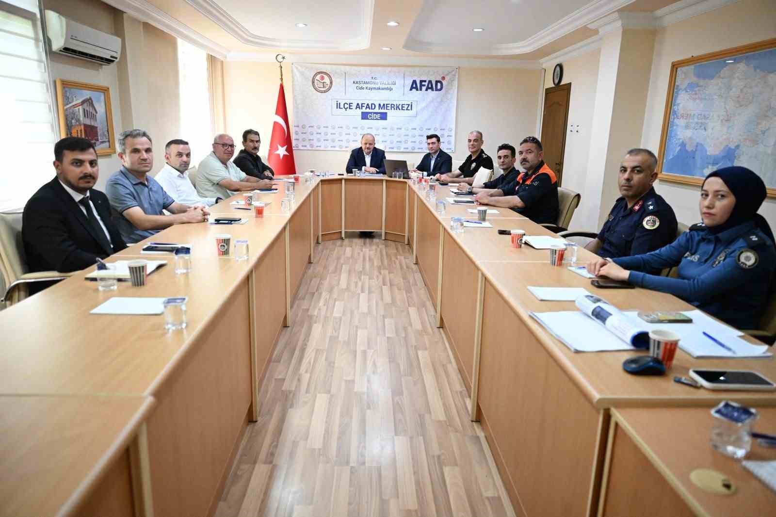 Selden etkilenen Cide’de hasar tespit ve temizlik çalışmaları sürüyor