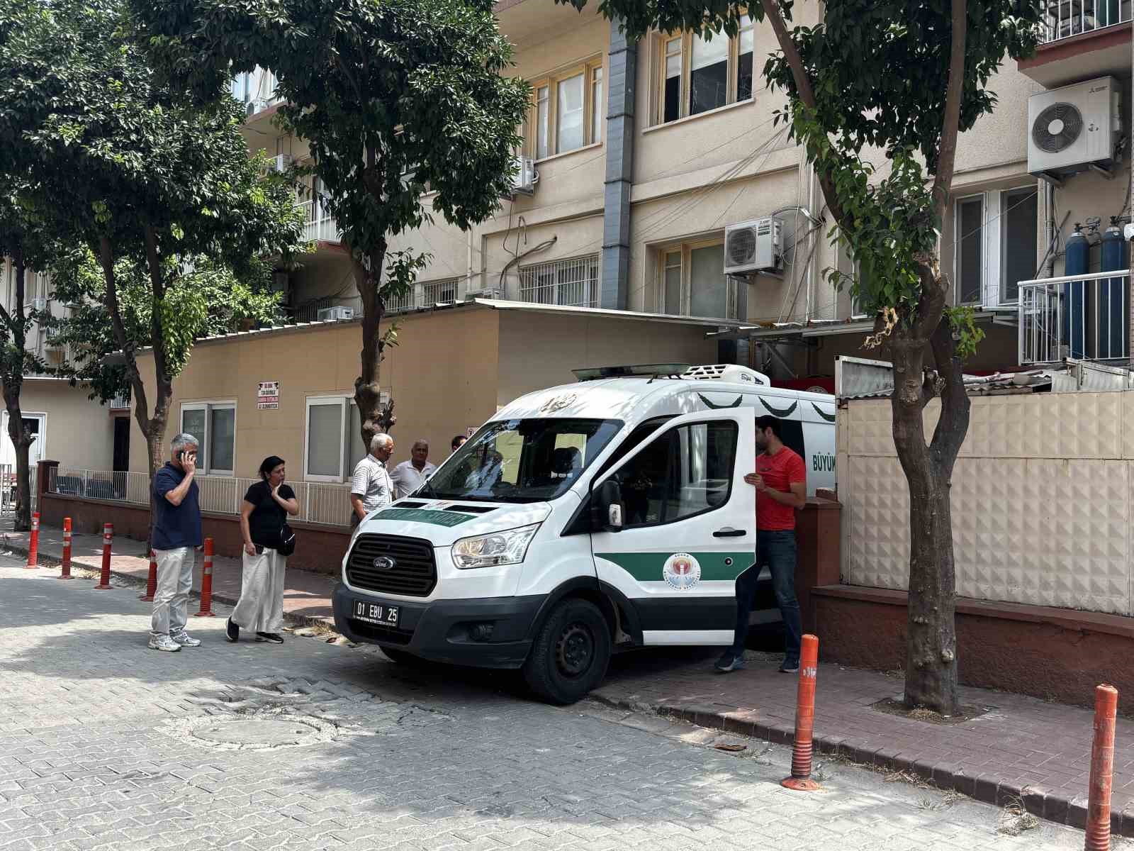 G&ouml;&ccedil;&uuml;kte hayatını kaybeden iş&ccedil;inin cenazesi adli tıptan alındı