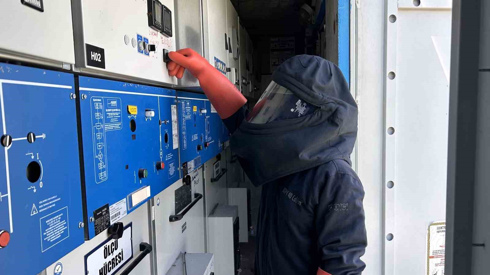 VEDAŞ&rsquo;tan şebeke g&uuml;venliği i&ccedil;in bakım-onarım &ccedil;alışmaları devam ediyor