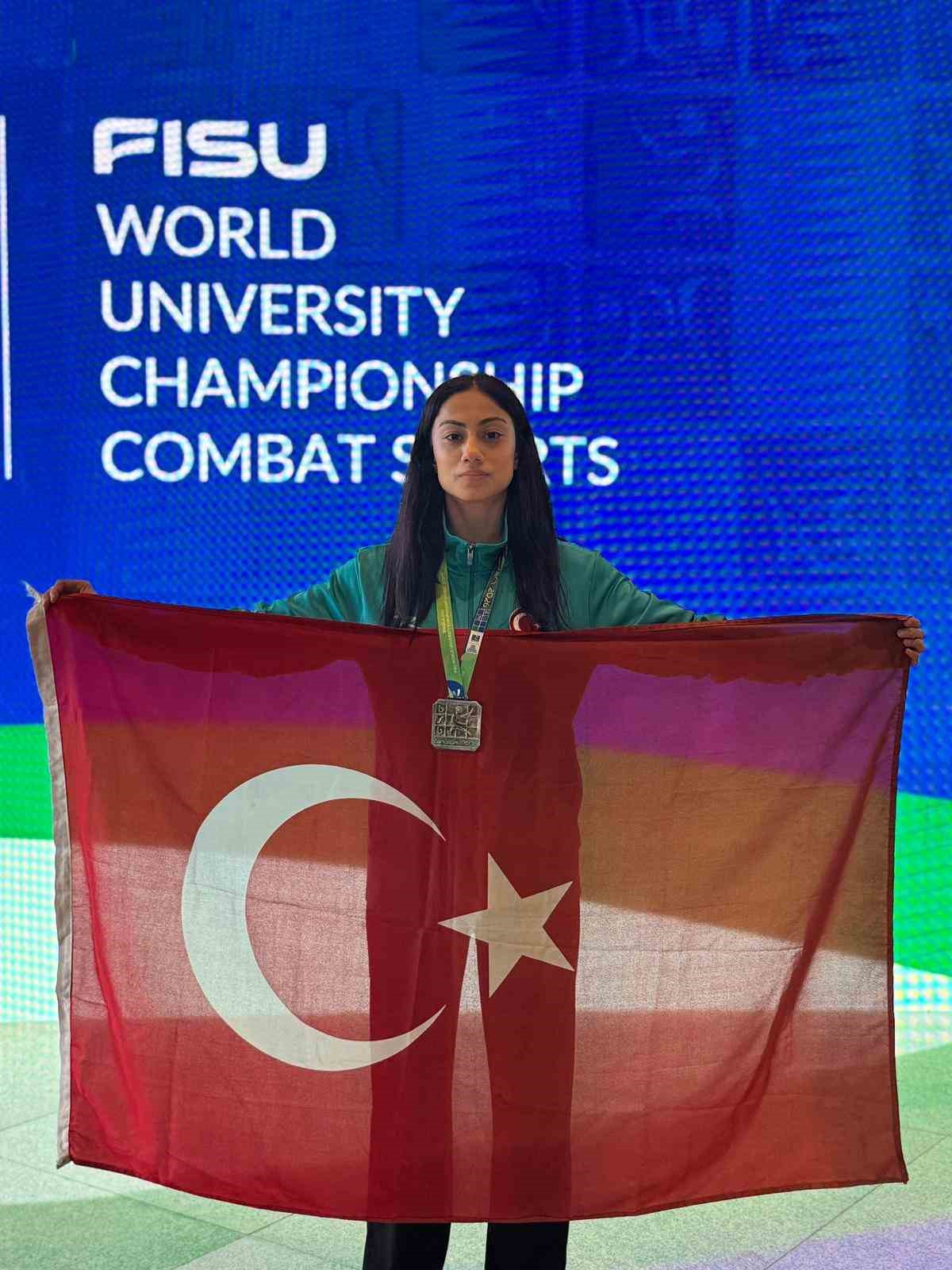 BUÜ’lü milli sporcudan uluslararası başarı