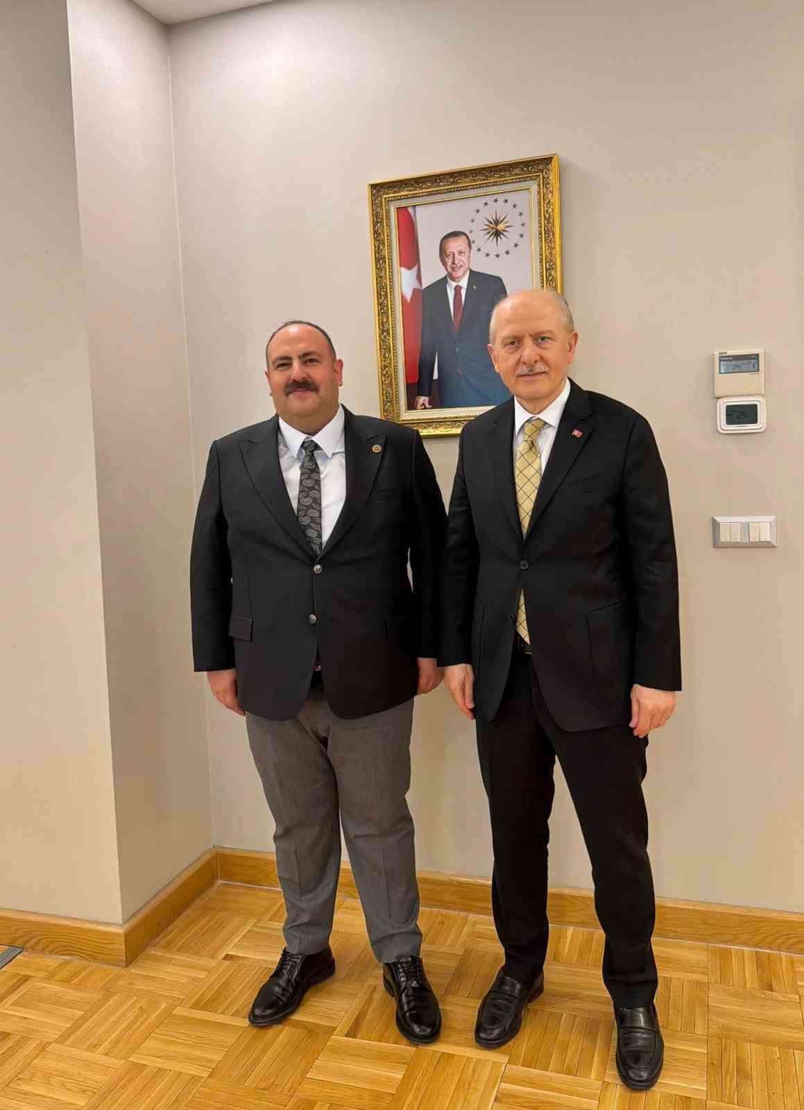 Başkan Hamamcı, İnönü’nün gelişimine katkı sağlayacak projeler için çalışıyor