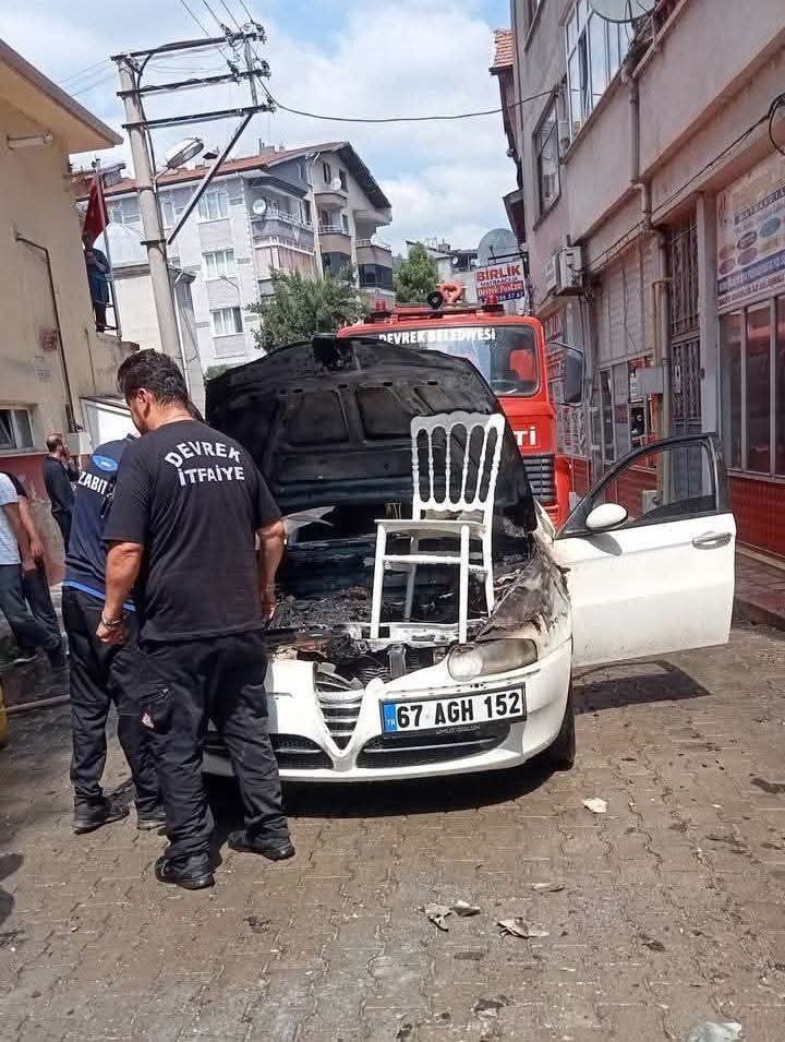 Devrek&rsquo;te yanan araca itfaiye yetişti