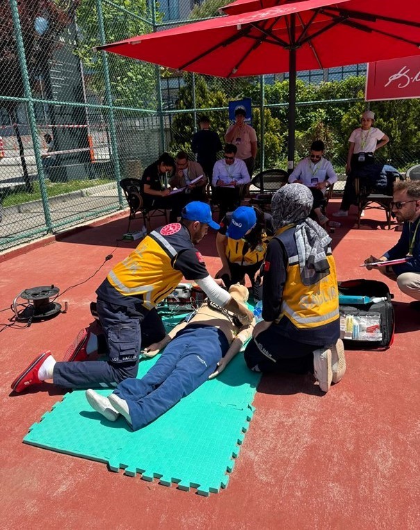 Paramedik öğrencileri MediRalli’de derece kazandı