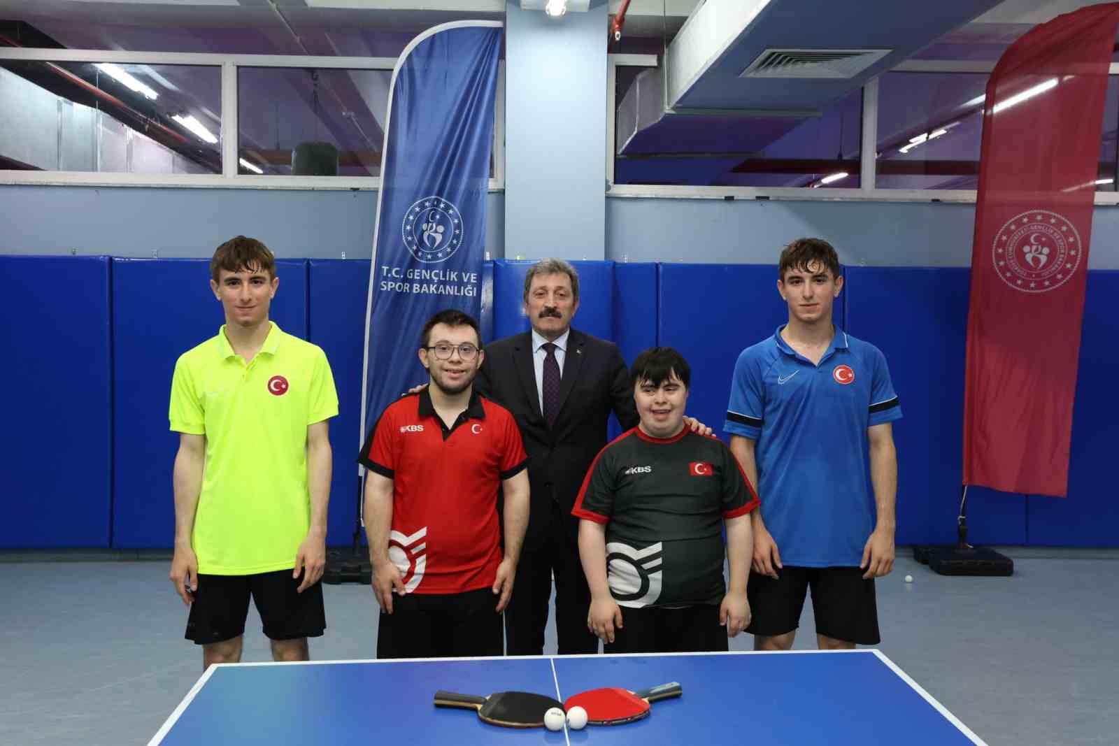 Samsunlu milli sporculara Vali Tavlı’dan moral
