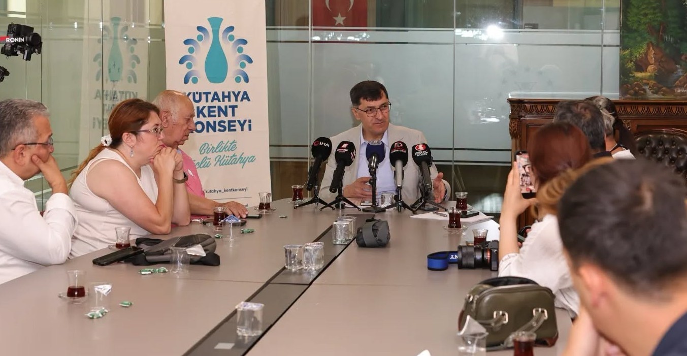 K&uuml;tahya Belediyesi&rsquo;nin 3 aylık faaliyetleri değerlendirildi