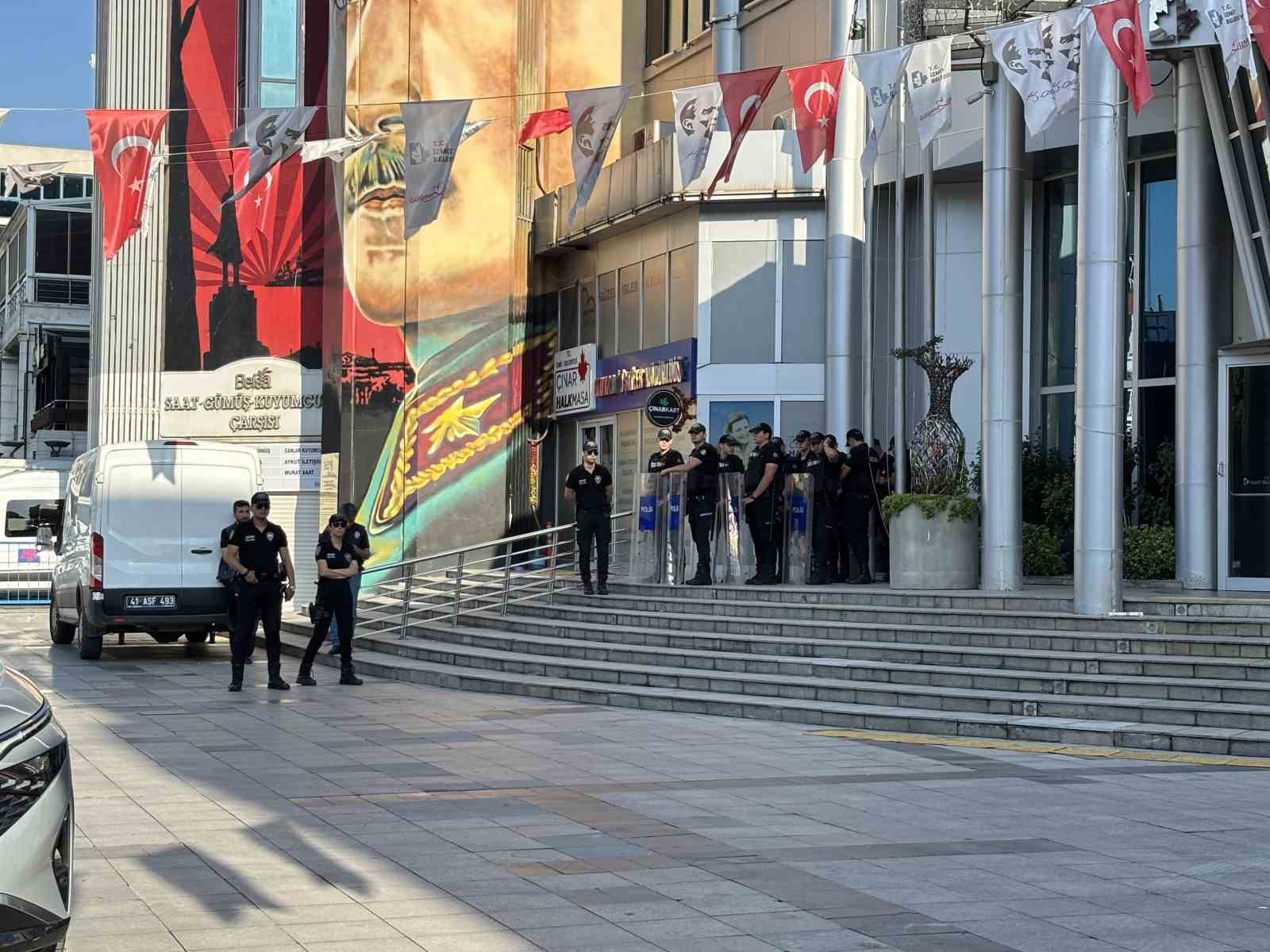 İzmit Belediyesi operasyonunun detayları belli oldu