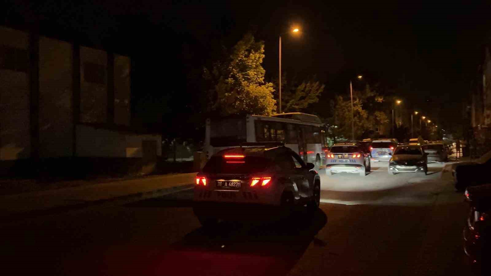 Polise mukavemet gösterip kaçmaya çalışan şahıslar, kovalamaca sonucu yakalandı