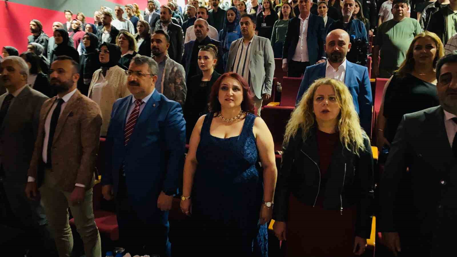İletişim öğrencileri sektör temsilcileriyle buluştu