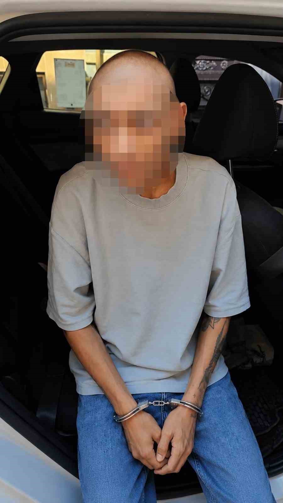 Polise yakalanmamak için saçını kazıttı, yine kaçamadı