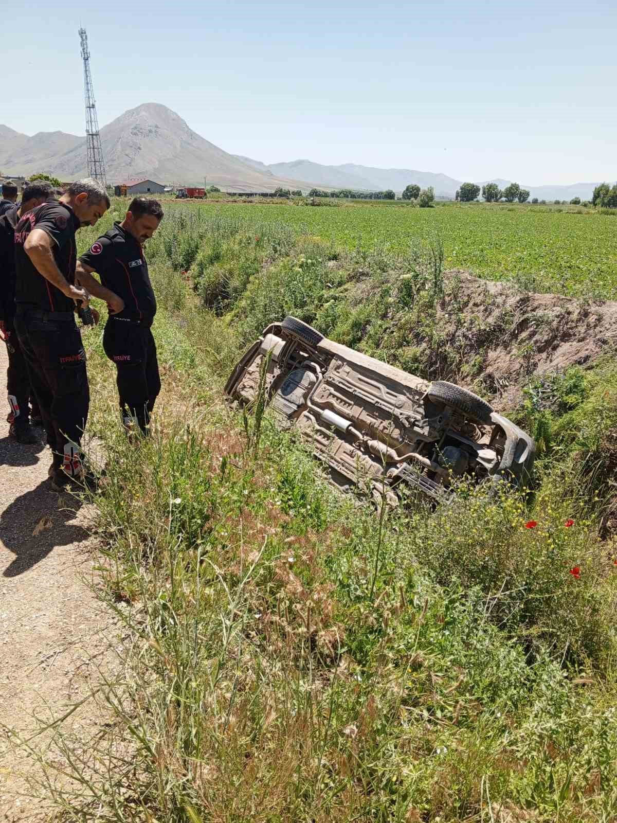 Kahramanmaraş’ta otomobil kanala uçtu: 4 yaralı