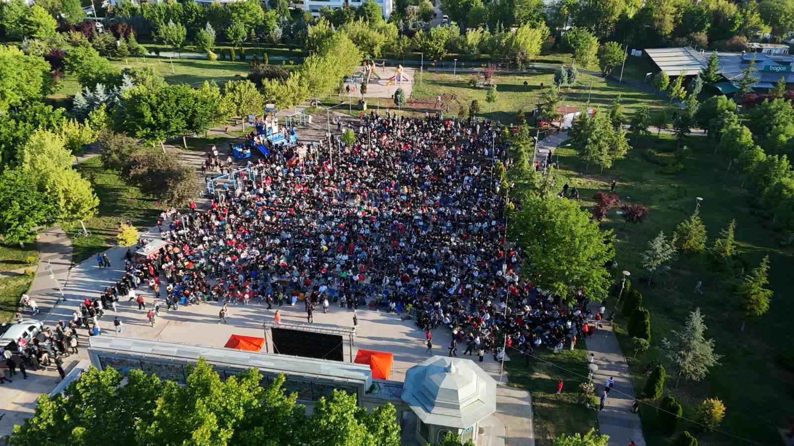 Eskişehirliler 24 yıl sonra millilerin Dünya Kupası coşkusunu sabahın erken saatlerinde yaşadı