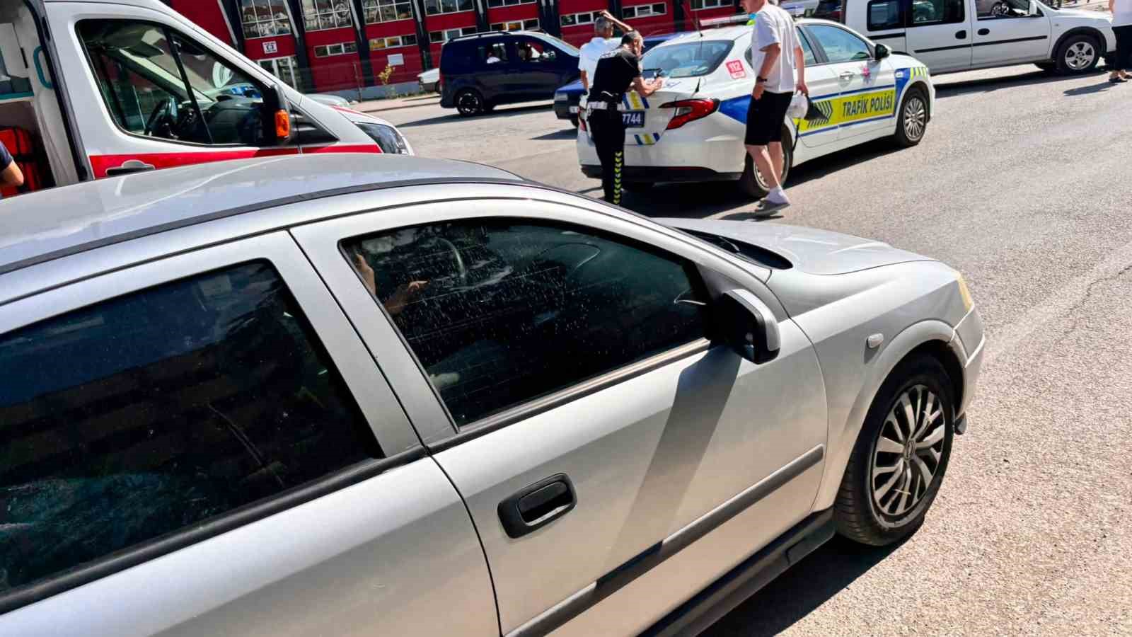 Tavşanlı’da otomobil ile motosiklet çarpıştı: 2 yaralı
