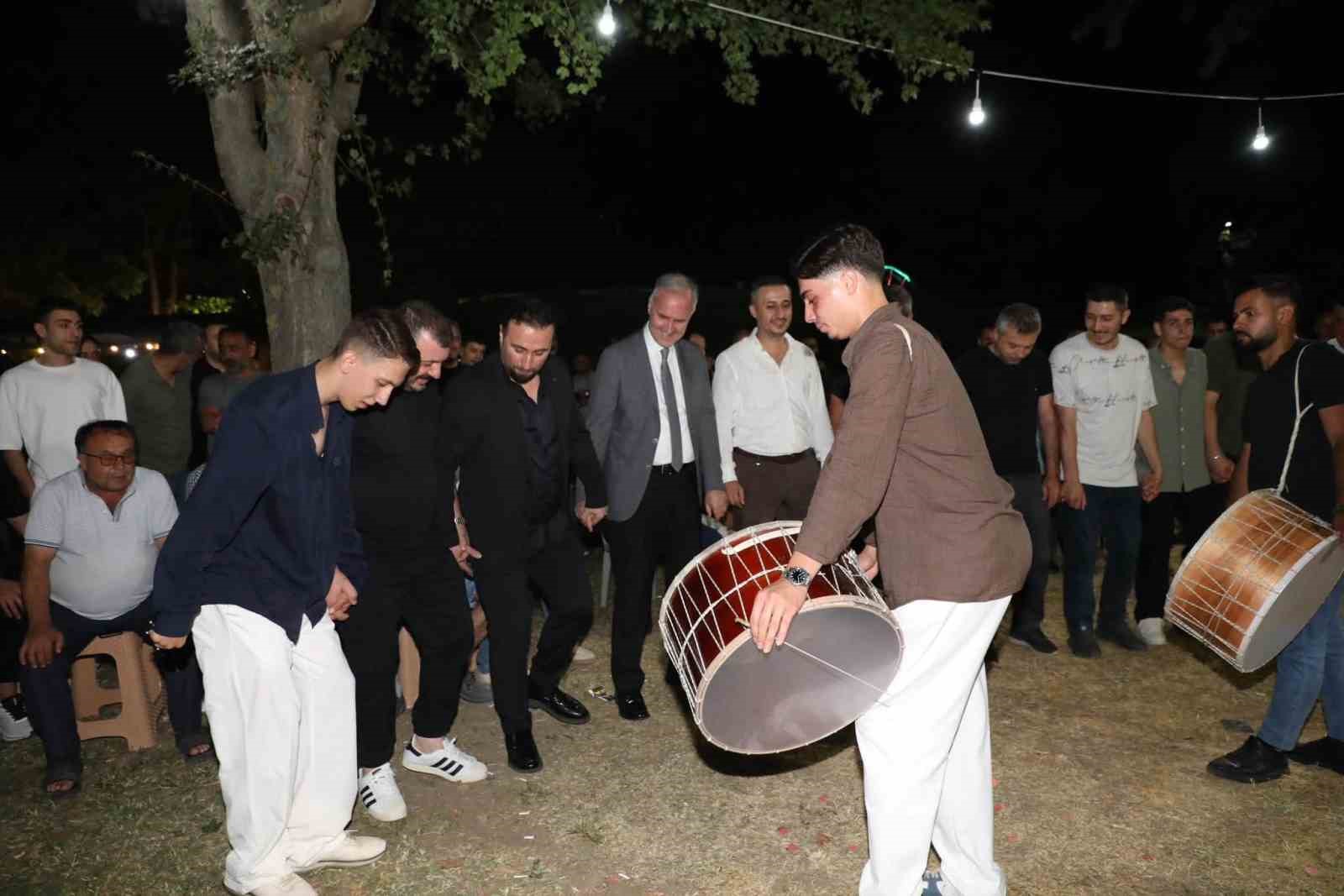 Altın Mobilya halk dansları yarışmasında heyecan başladı
