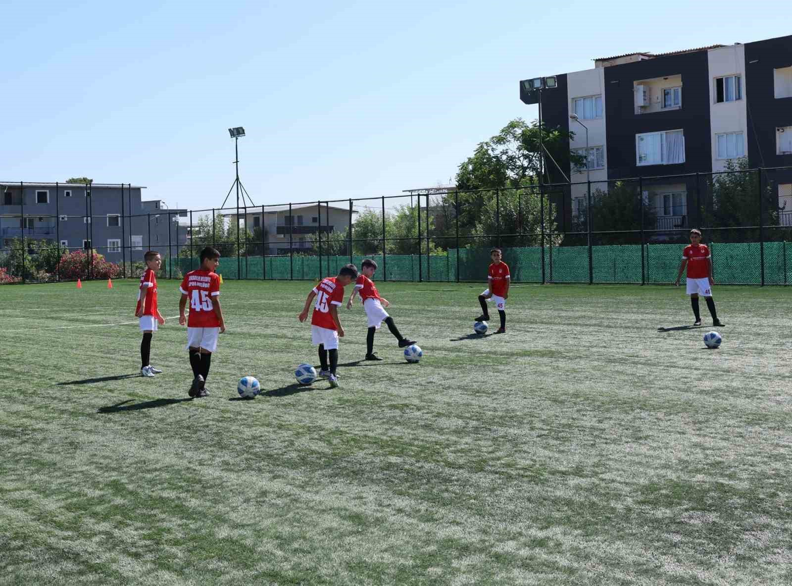 Şehzadeler’de geleceğin yıldızları sahaya indi