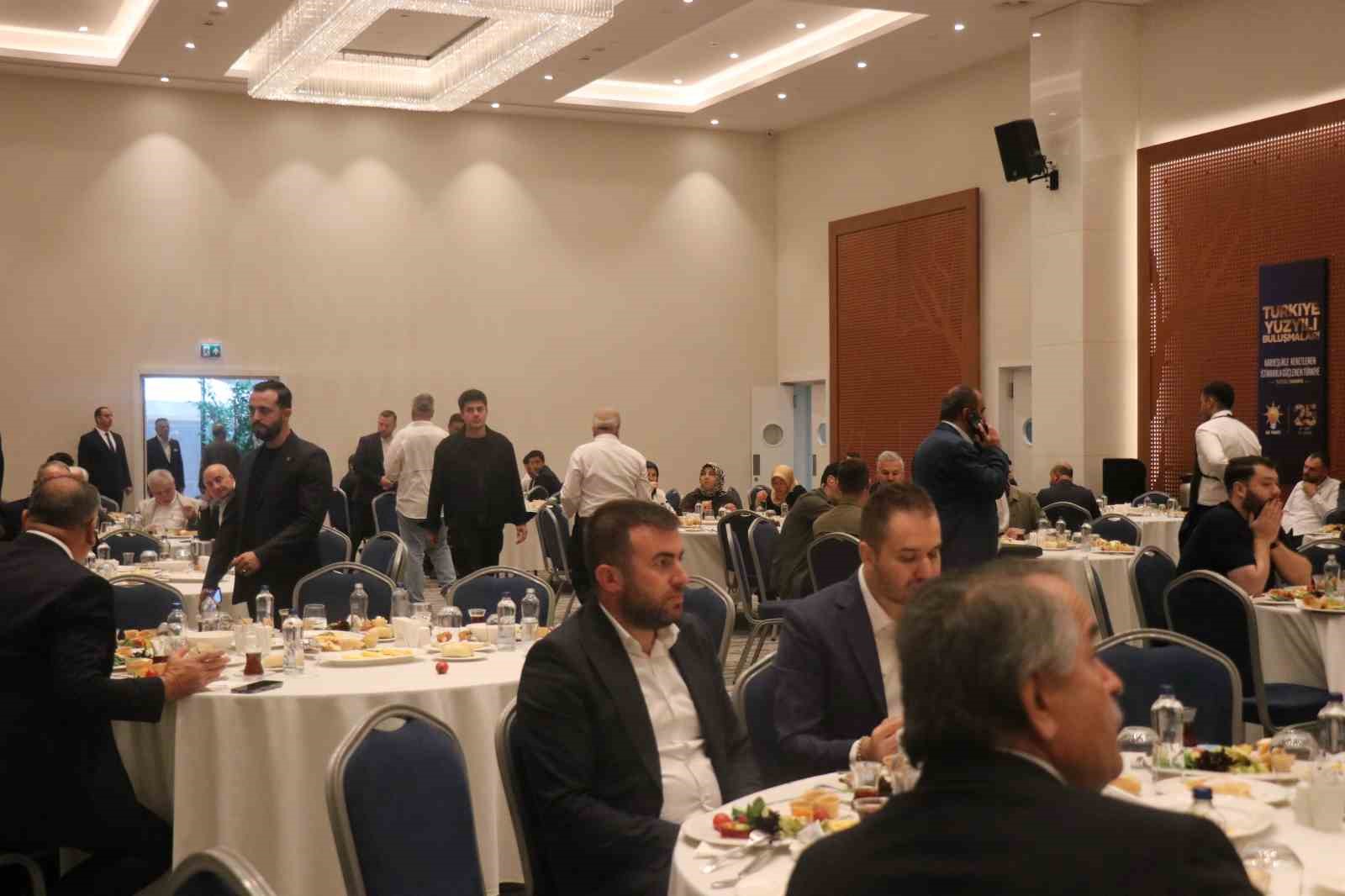 Abdulhamit Gül: "Cumhurbaşkanımızın anayasada adaylığının önünde bir engel bulunmamaktadır"
