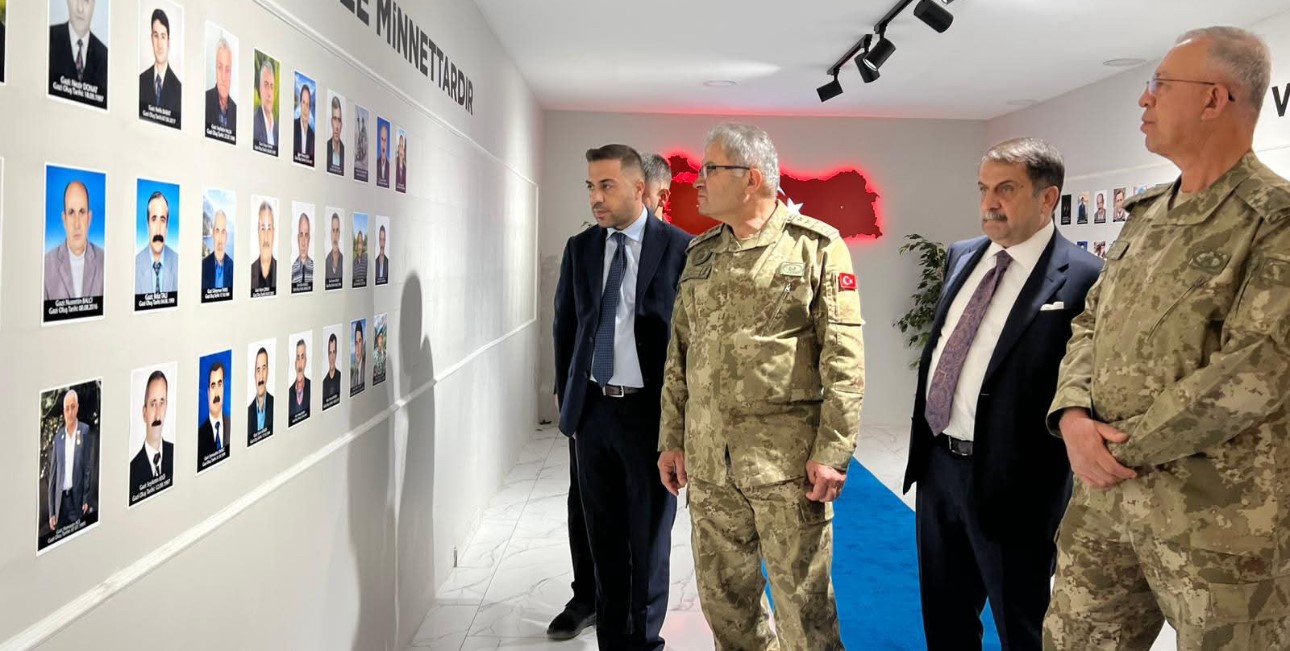 Orgeneral Metin Tokel’den Yüksekova’ya sürpriz ziyaret
