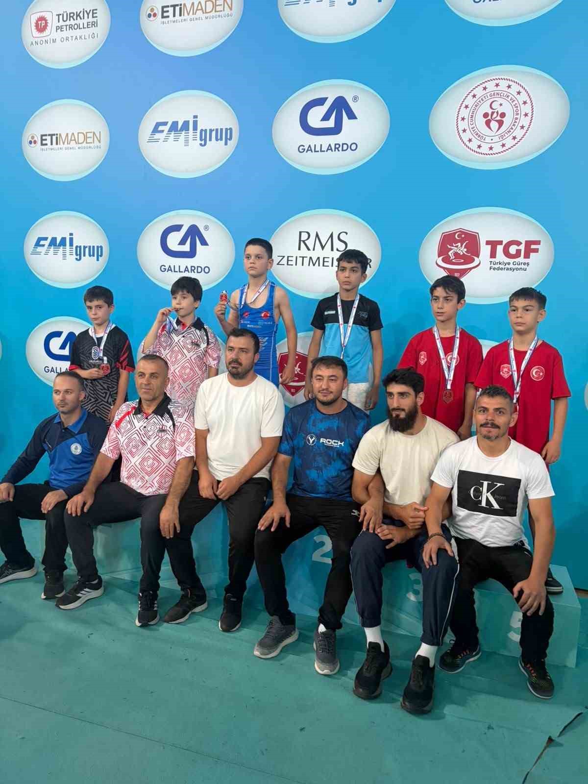 Eskişehirli minik güreşçi Ahmet Efe Aykol Türkiye 5’incisi oldu
