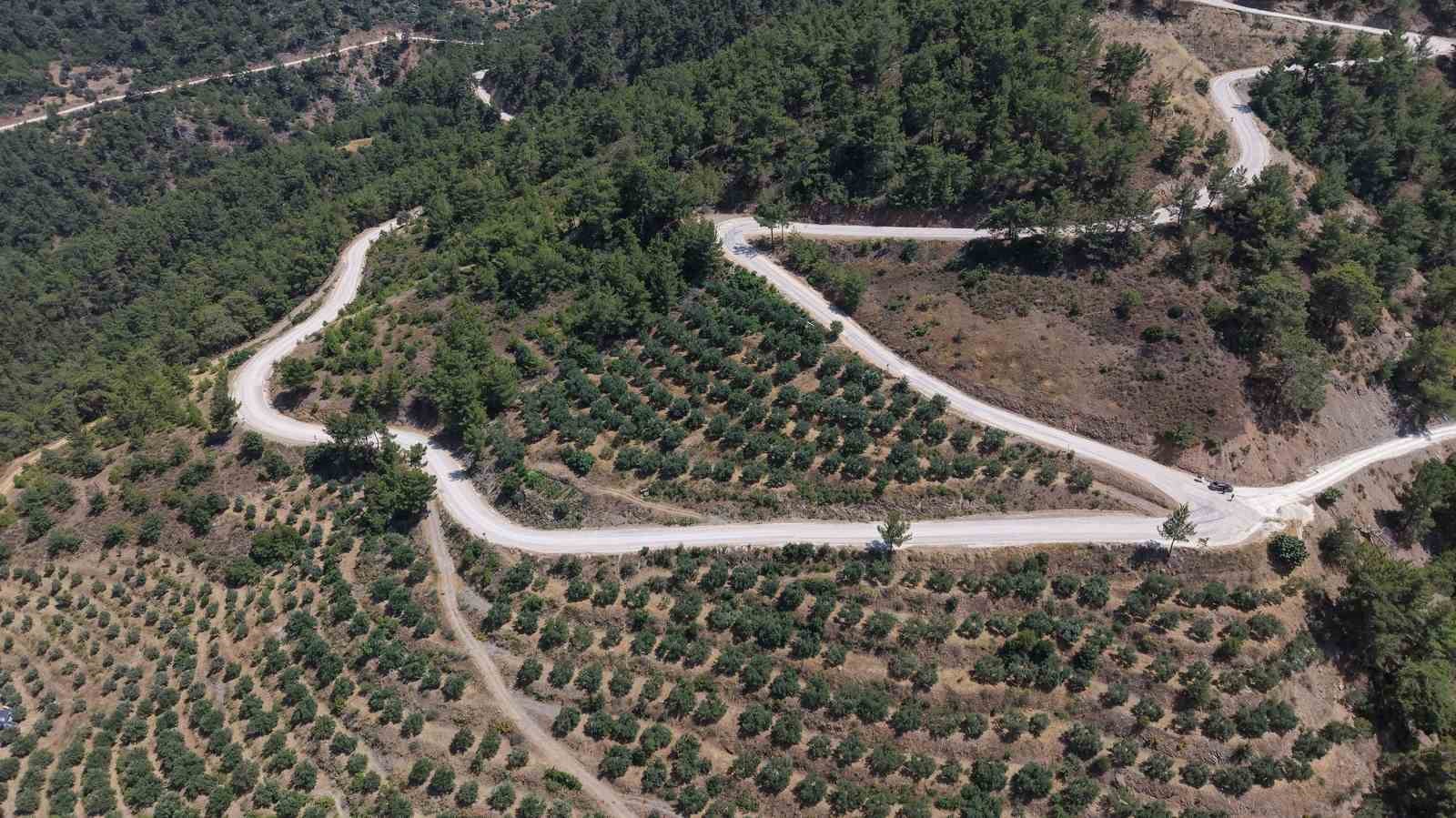 Silifke&rsquo;de kırsal ulaşımı rahatlatan yol &ccedil;alışması tamamlandı