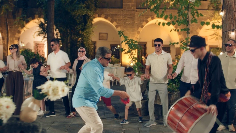 Dicle Elektrik’in yeni reklam filminde teknik direktör Yılmaz Vural başrolde