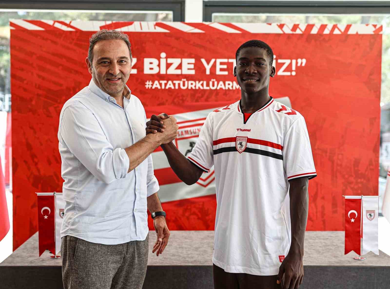 Samsunspor, 18’lik Çadlı futbolcu Daniel ile 5 yıllık sözleşme imzaladı