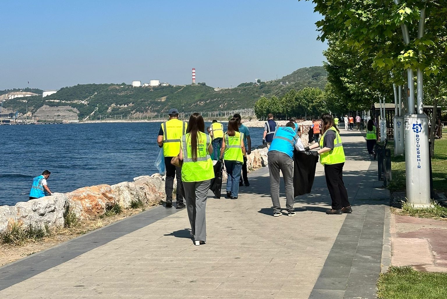 Dilovası’nda Marmara Denizi için sahil temizliği yapıldı