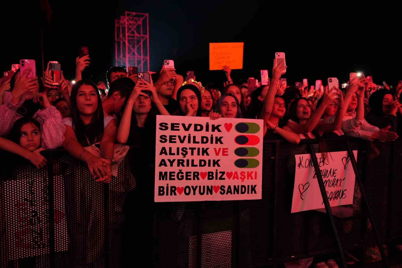 Murat Boz şarkıları Erzurum&rsquo;da yankılandı