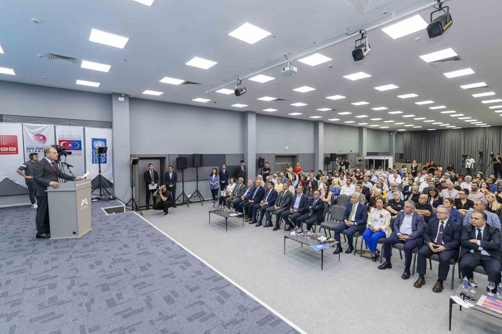 Başkan Seçer: "Çağdaş belediyecilik, vatandaşı yönetime ortak etmektir"
