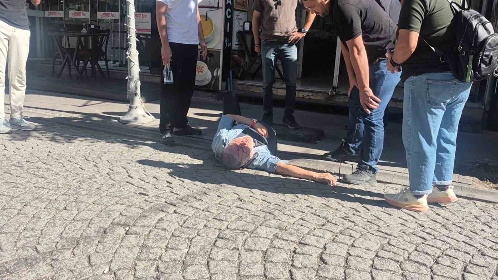 Kaldırımda yürürken hastanelik oldu