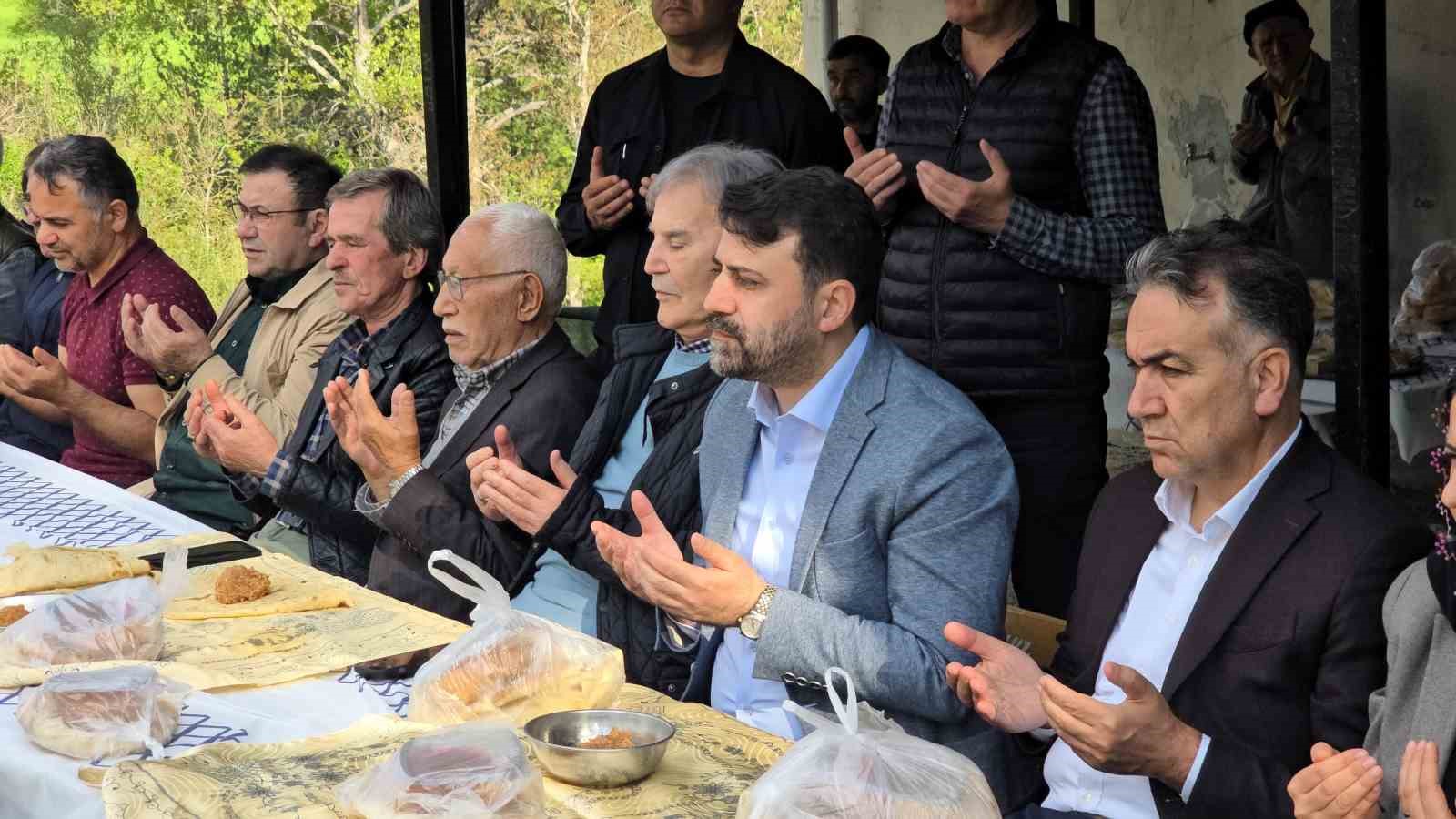 Yüzlerce yıllık bayram geleneği "ziyrat" Ekincik köyünde yaşatılıyor