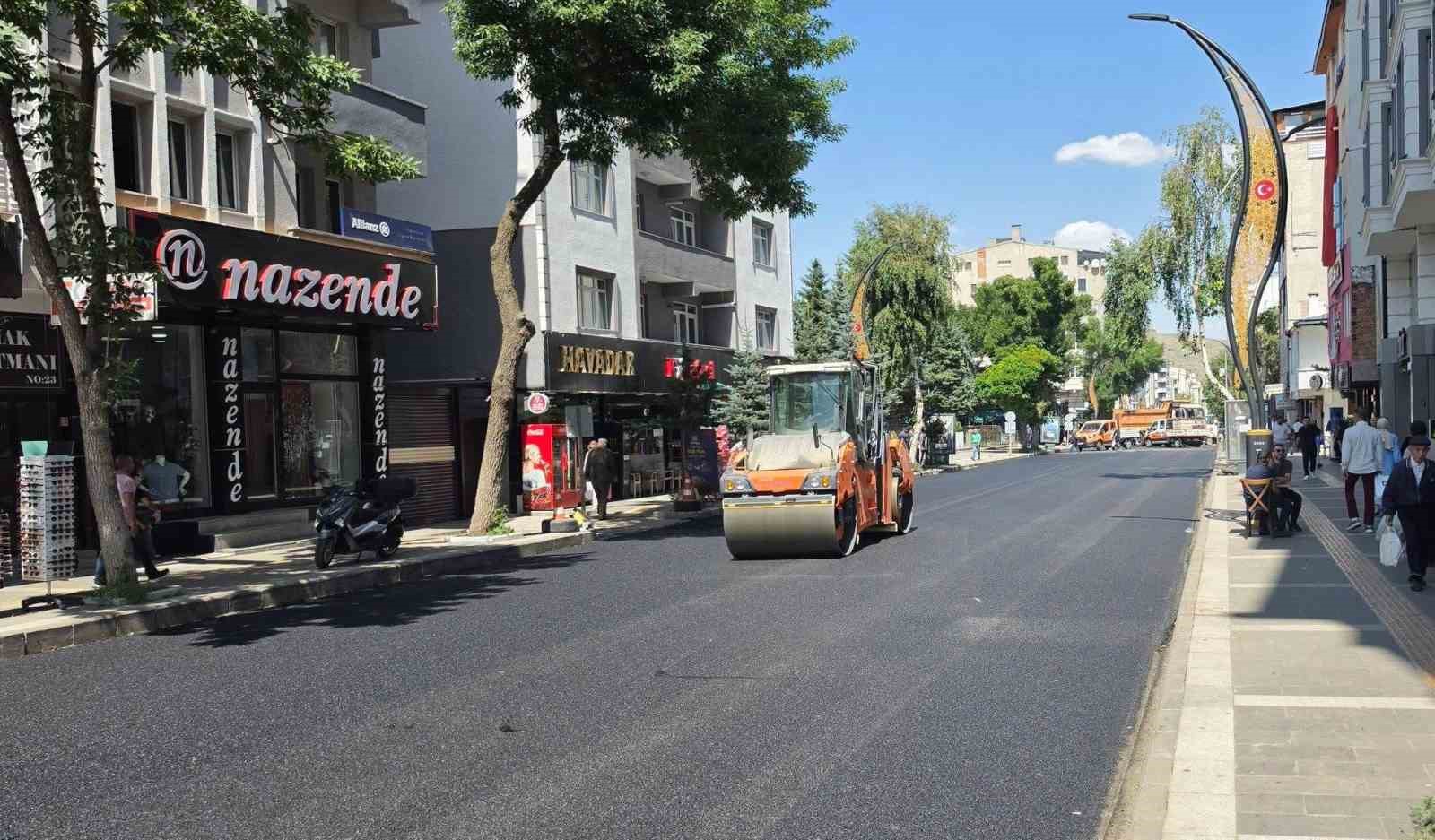 Kars&rsquo;ta şehir i&ccedil;i yollarda asfalt seferberliği: Faikbey Caddesi yenileniyor