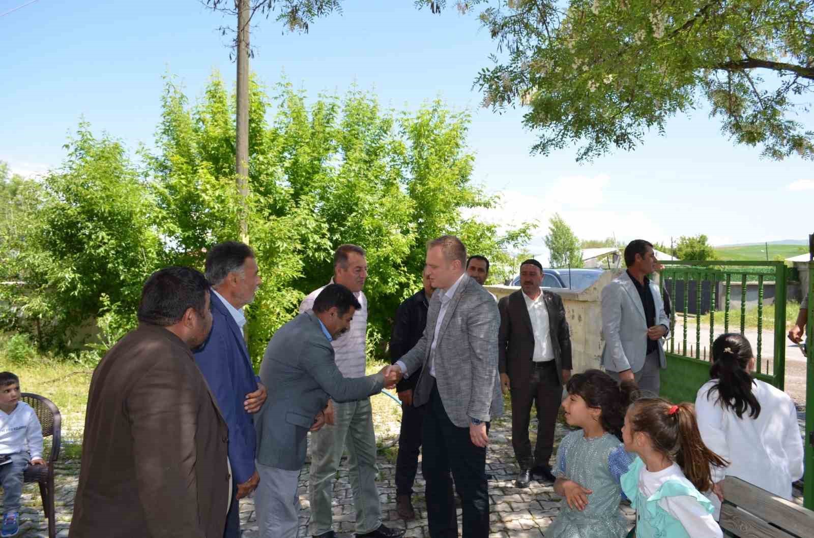 Kaymakam Koşansu köy köy gezerek vatandaşların talebini dinliyor