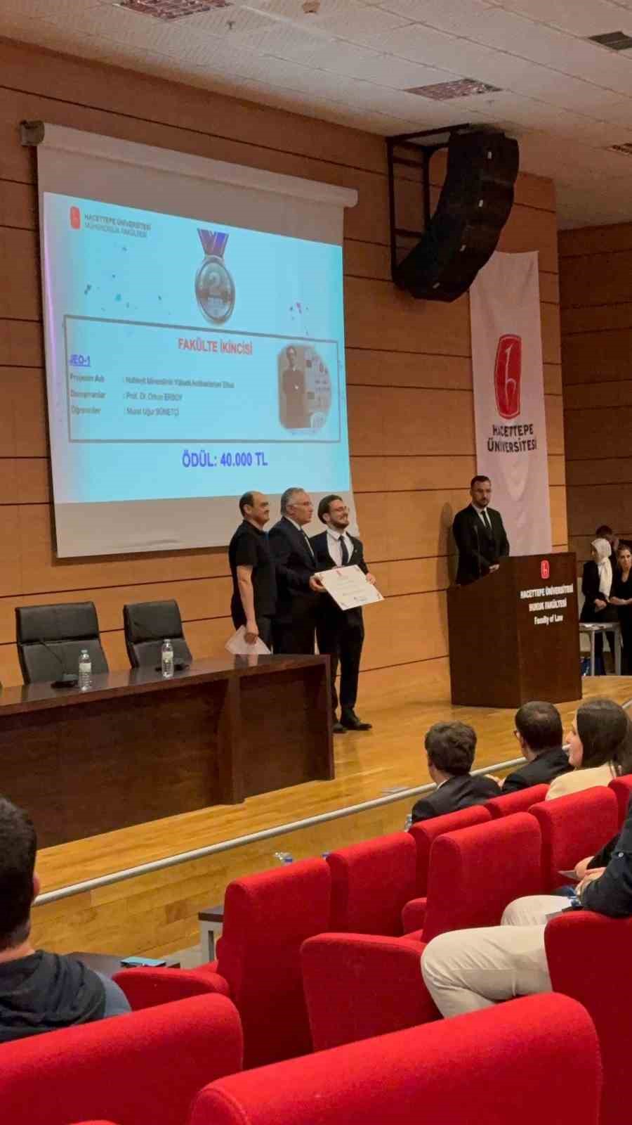 Kuşadalı gen&ccedil; bilim insanından gururlandıran başarı