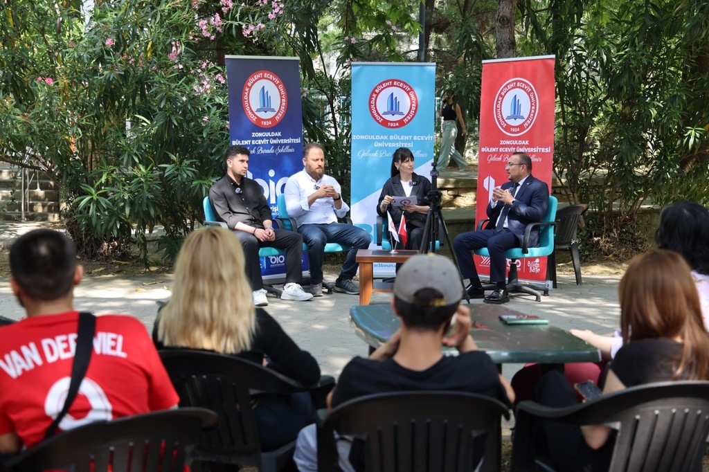 Bilim Kafe&rsquo;de geleceğin meslekleri konuşuldu: Bilişim G&uuml;venliği Uzmanlığı ve Siber G&uuml;venlik