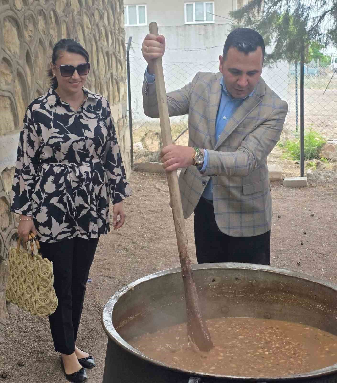Kaymakam Algın, Karaburun’da aşure etkinliğine katıldı