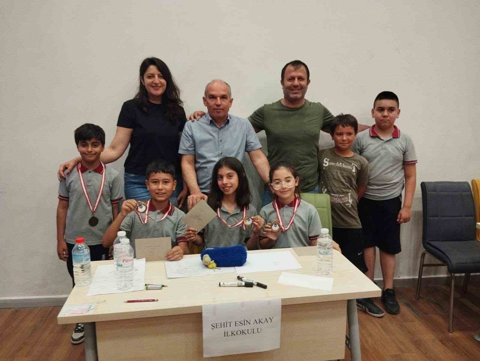 Sarıg&ouml;l&rsquo;&uuml;n bilgi şampiyonu Şehit Esin Akay İlkokulu oldu