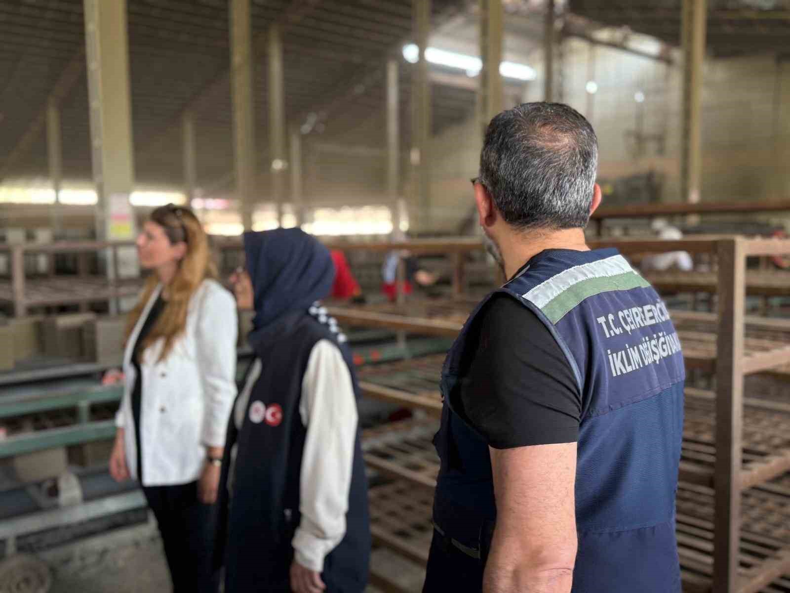 Bayburt&rsquo;taki tuğla fabrikasında &ccedil;evre denetimi yapıldı