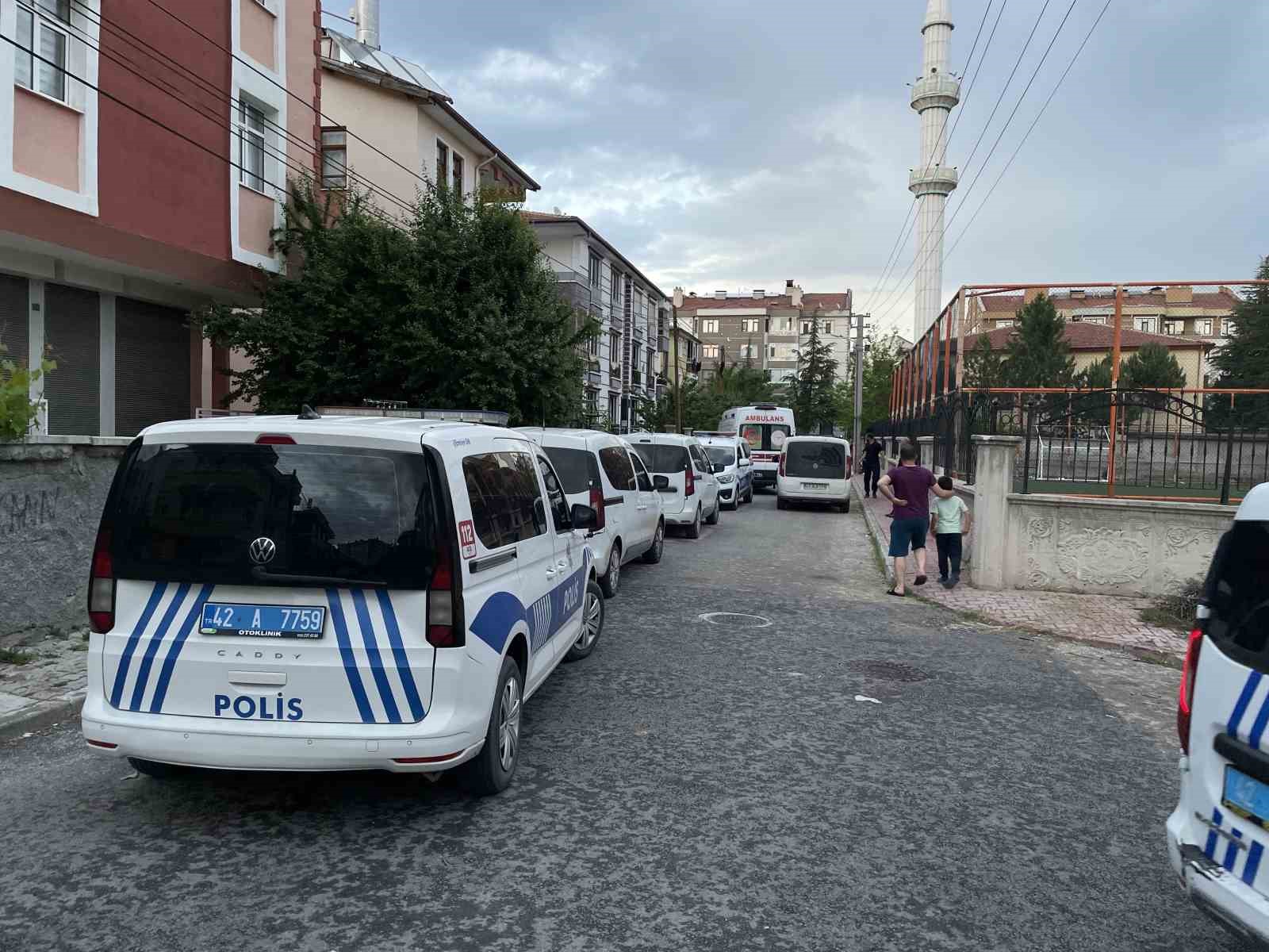 Kocası tarafından bı&ccedil;aklanan kadın ağır yaralandı