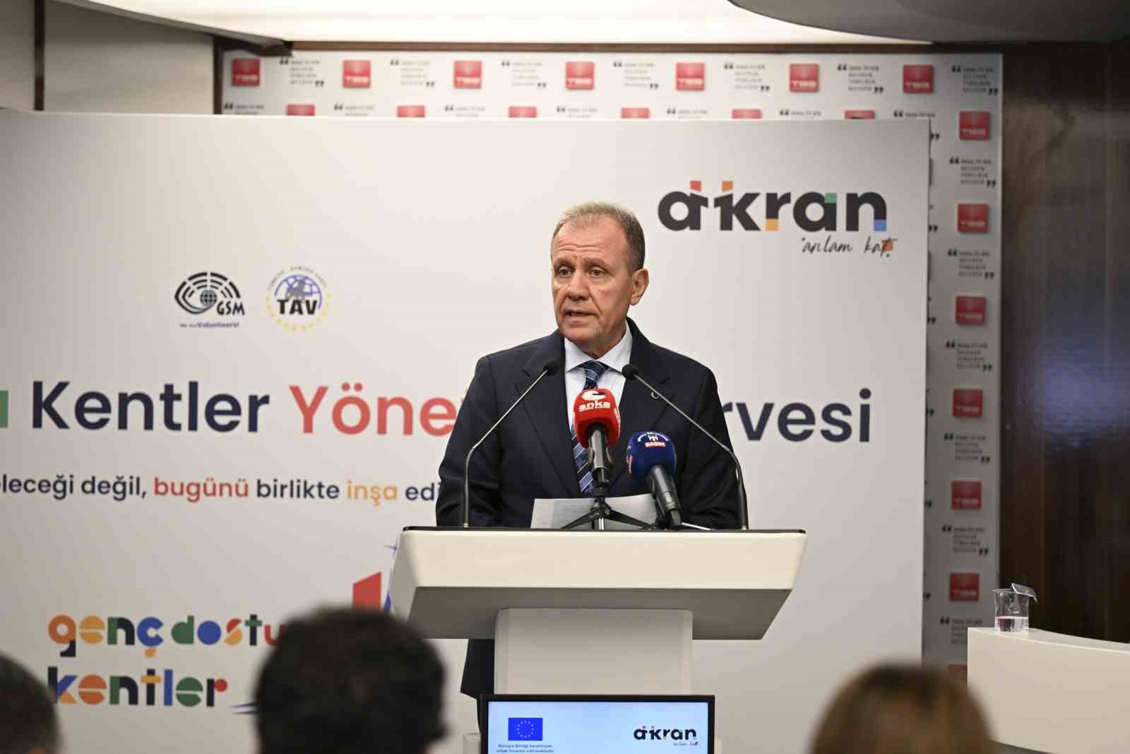 Başkan Seçer: "Çağdaş belediyecilik anlayışının en önemli aktörlerinden biri gençlerdir"