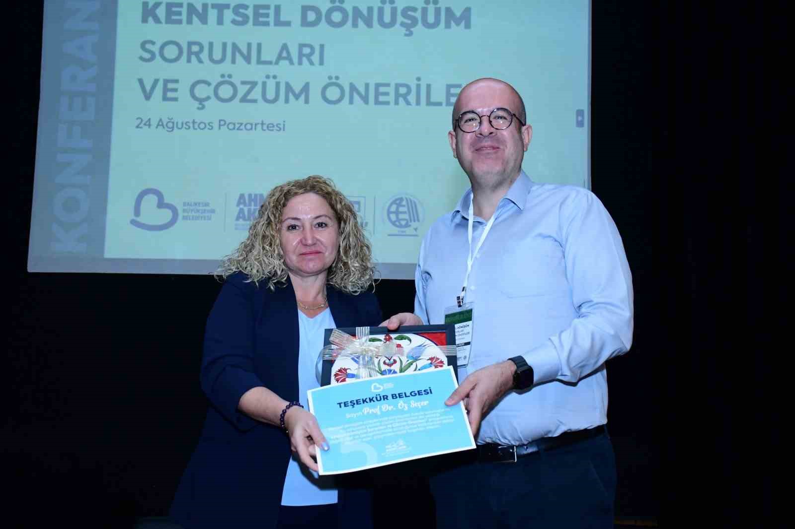 B&uuml;y&uuml;kşehir kentsel d&ouml;n&uuml;ş&uuml;m s&uuml;recini uzmanlarla masaya yatırdı