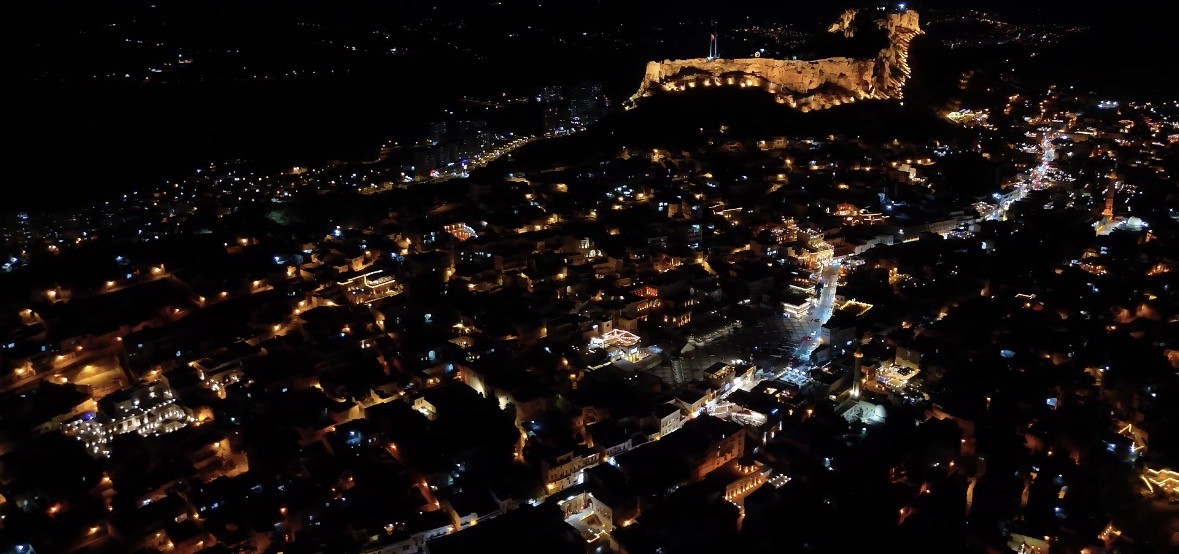 Mardin&rsquo;in tarihi mekanları izleyenleri kendinden ge&ccedil;irdi