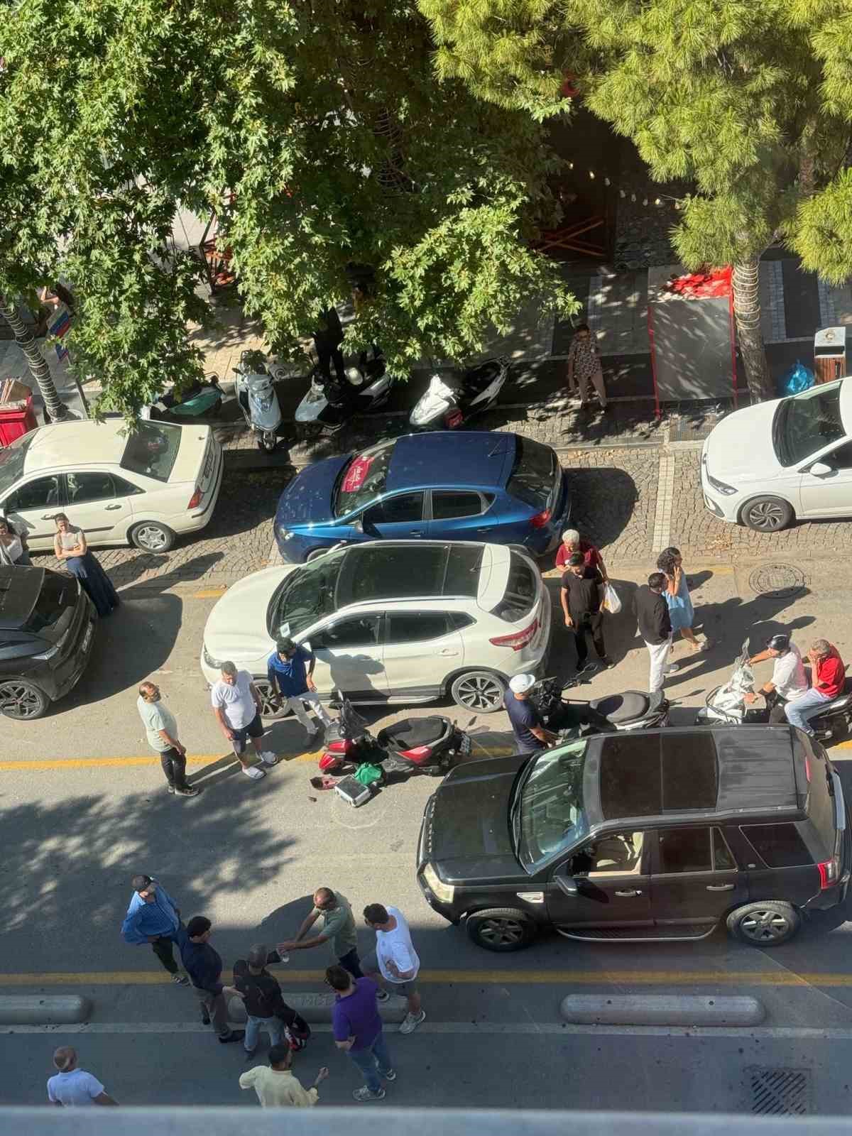 CHP Muğla İl Başkanı Kızıl aracından inerken kapıya çarpan motosikletli yaralandı