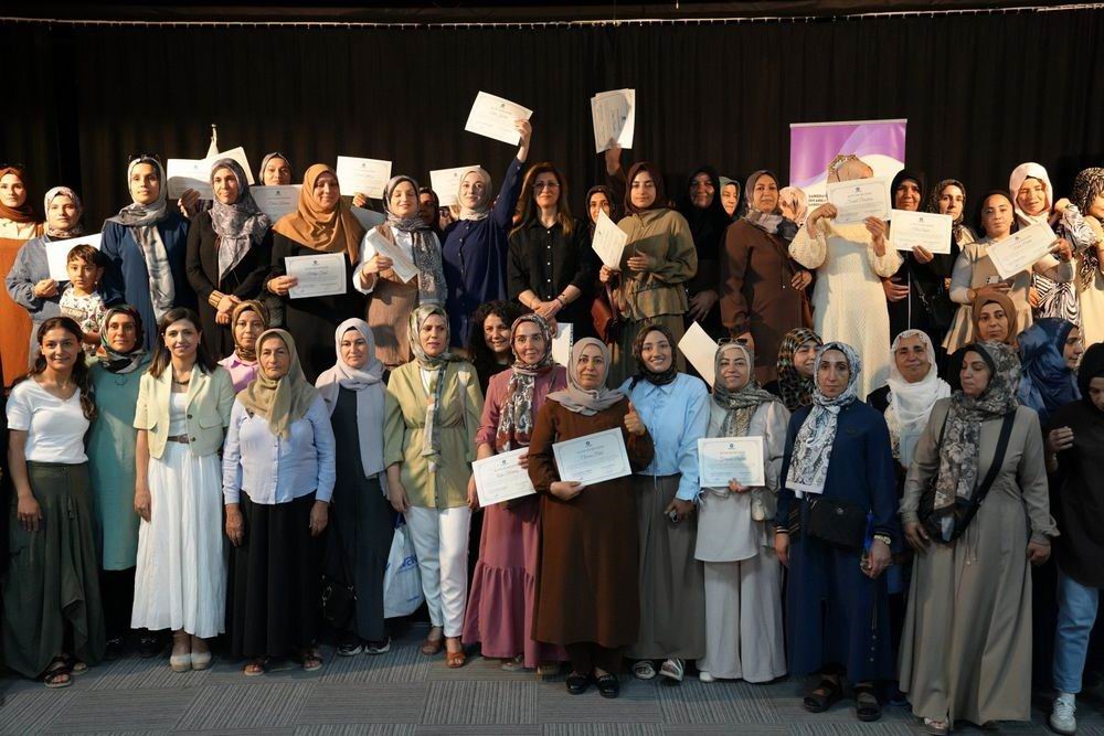 Tekstil eğitimini tamamlayan kadınlara belgeleri verildi