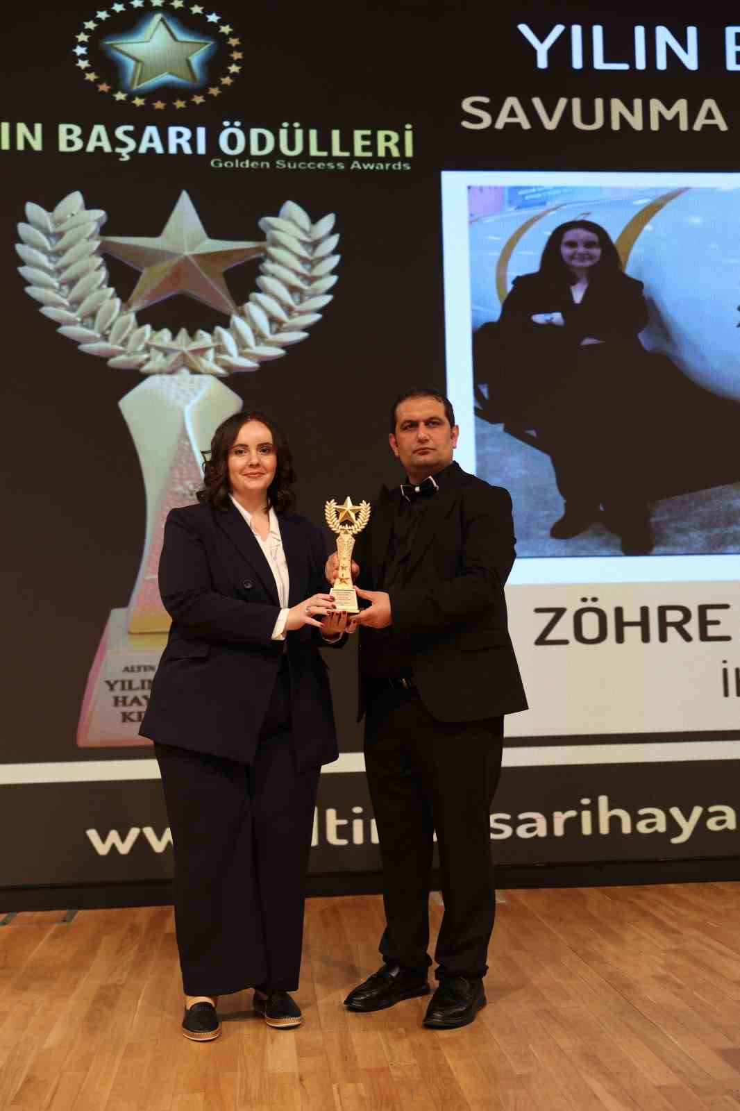 muhabiri Zöhre Alagöz’e "Yılın En İyi Savunma Muhabiri" ödülü verildi