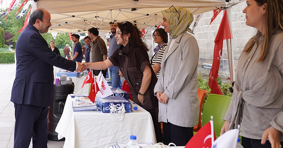 ETÜ, tercih günlerinde aday öğrencilerle buluşuyor