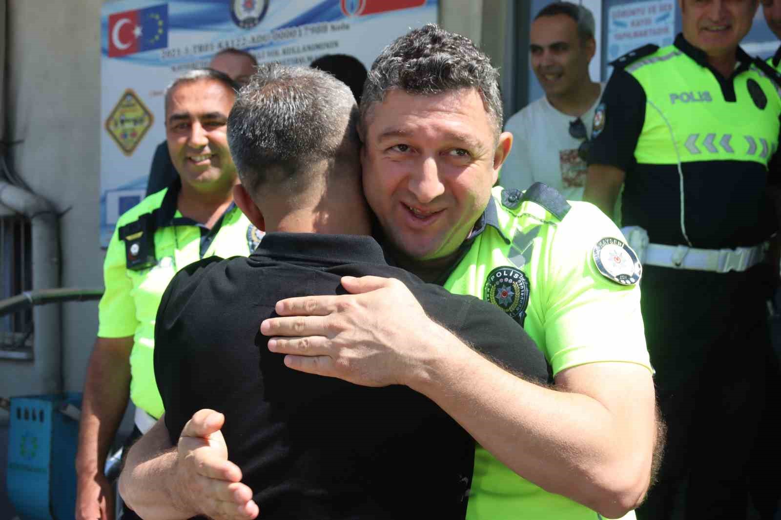 Kayseri&rsquo;de başkomiserden duygu dolu emeklilik anonsu