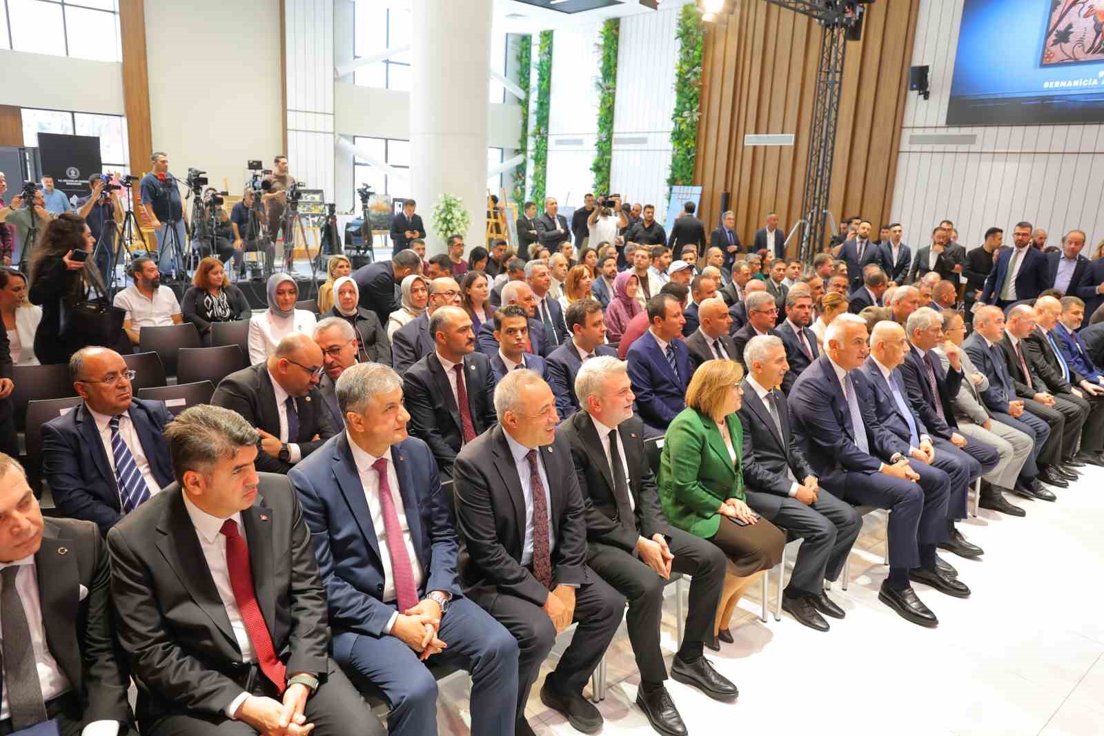 Bakan Ersoy: "Deprem b&ouml;lgesindeki k&uuml;lt&uuml;rel miras yatırımları 34 milyar liraya ulaşacak"